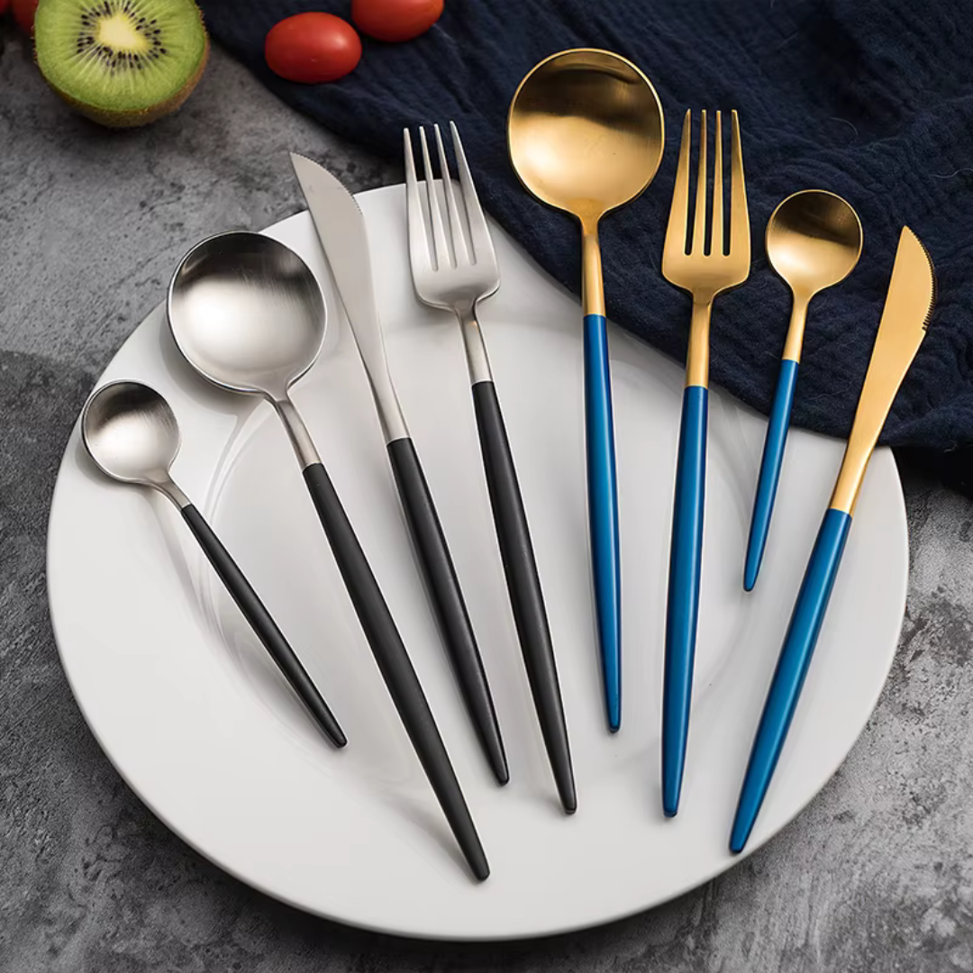 Curve Besteckset in Blau-Gold – 24-teilig aus Edelstahl, für Familienessen & festliche Einladungen