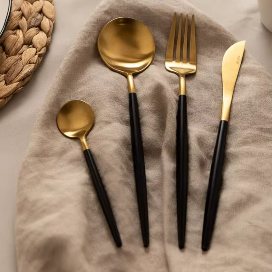 Curve Besteckset in Schwarz-Gold – 24-teilig aus Edelstahl, für stilvolle Dinner & täglichen Gebrauch