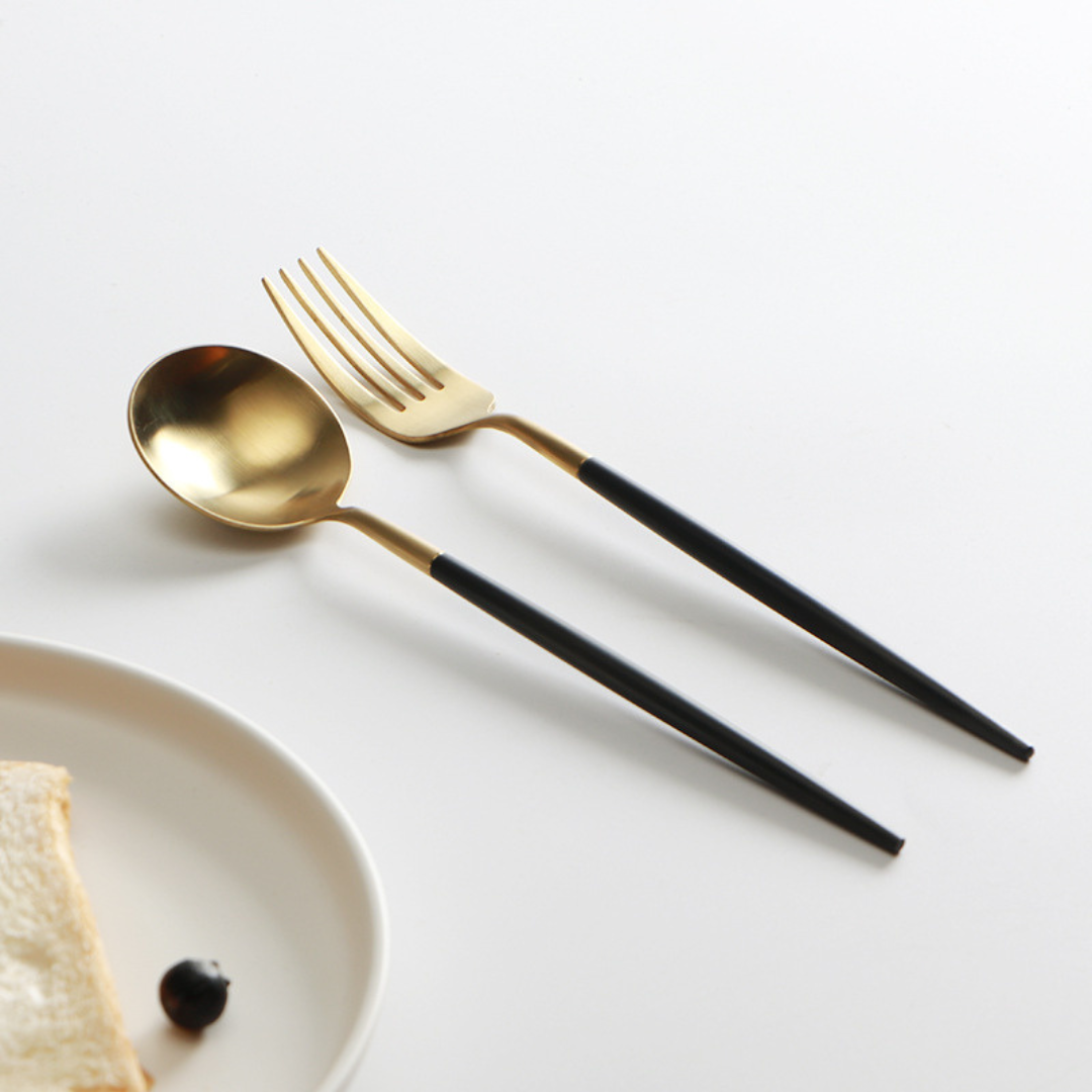 Curve Besteckset in Schwarz-Gold – 24-teilig aus Edelstahl, für stilvolle Dinner & täglichen Gebrauch