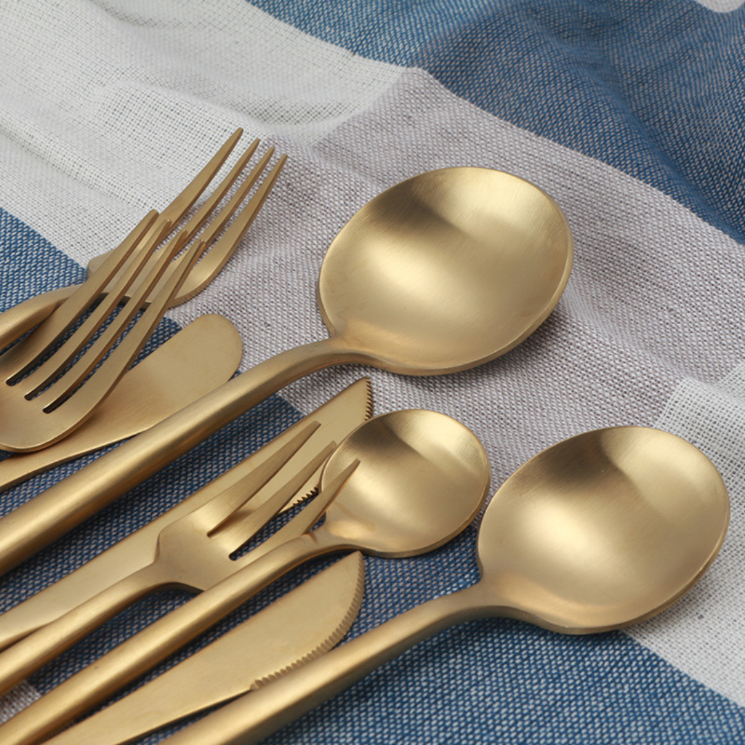 Curve Besteckset in Gold – 24-teilig aus Edelstahl, als Geschenk oder für den täglichen Einsatz ideal