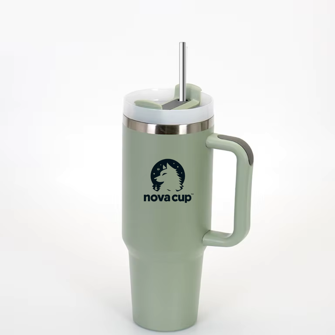 NOVACUP 1200ml Edelstahl Thermobecher in Sage Green – 24h kalt / 12h warm, BPA-frei, mit robustem Edelstahl-Strohhalm